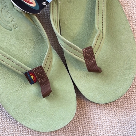 Rainbow Apple Green Dandals Size 8.5-9.5 - Picture 3 of 4